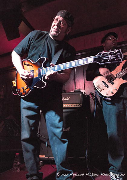 Bill Berends with guitar-5_web4.jpg