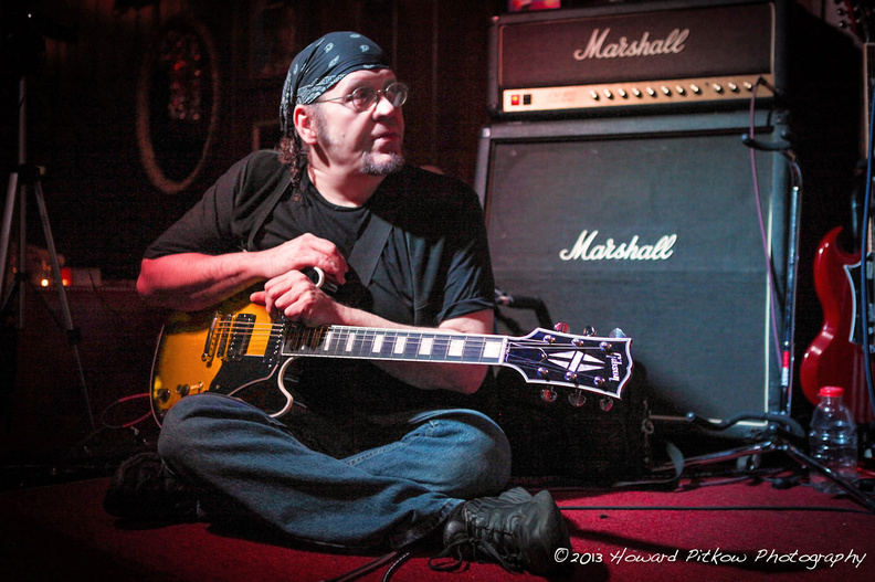 Bill Berends with guitar-12_web4.jpg